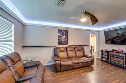 420 Farrer St, Angleton TX 77515-5027 exterior