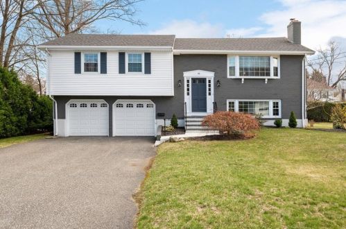 40 Rachel St, Woonsocket, RI 02895-1033