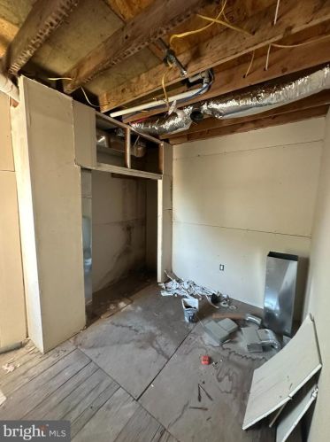 129 63rd St, Philadelphia PA 19142-2303 exterior