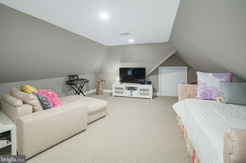 308 Linden Ave, Tavistock NJ 08033-2519 exterior