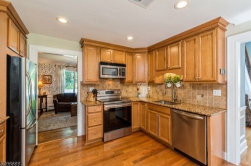 102 Drakestown Rd, Hackettstown NJ  07840-5686 exterior