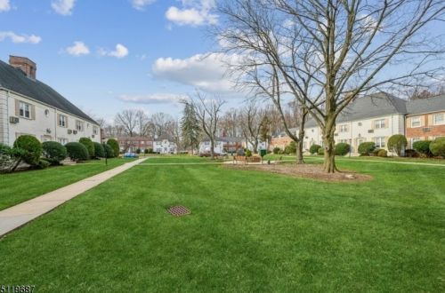 46 Parkway Vlg, Cranford, NJ 07016-2545