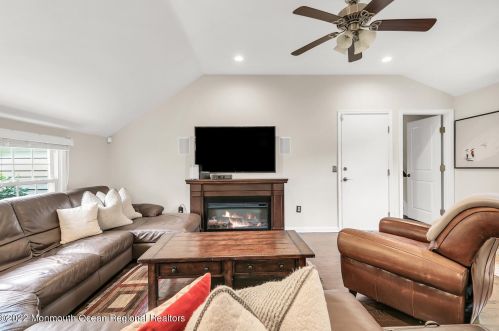 174 White St, Tinton Falls NJ exterior