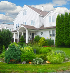 109 Baldwin Ter, Fairfield, CT 06824-6903