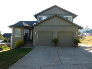 683 5th St, Kalama, WA 98625-9402