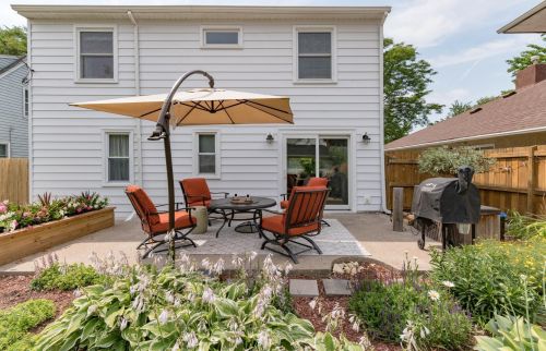 1462 Hazel St, Saint Paul MN  55119-4221 exterior