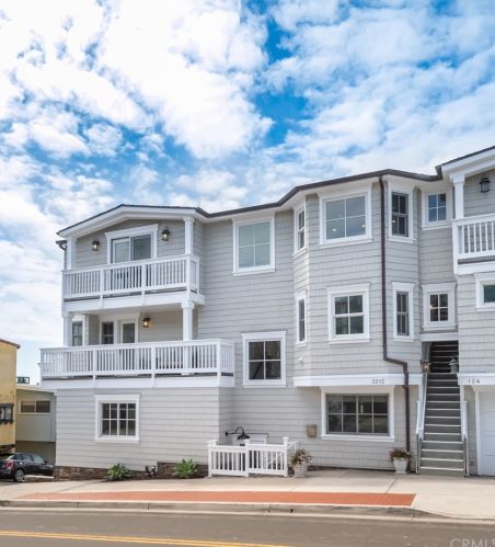 3213 Manhattan Ave, Manhattan Beach, CA 90266-3852