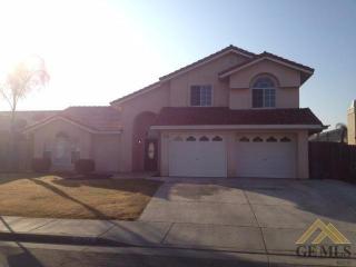 1914 Hummingbird Ave, Delano, CA 93215-4700