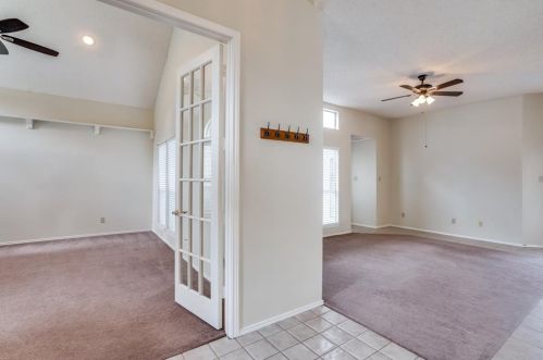 4019 Black Oak Dr, Carrollton TX  75007-1027 exterior