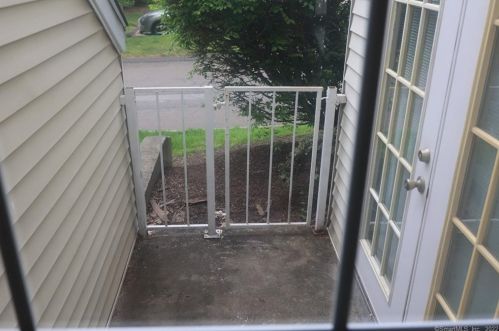 266 Carriage Crossing Ln, Middletown CT  06457-5865 exterior