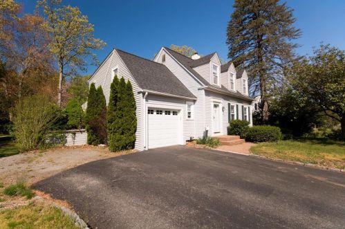 55 Hopkins Hill Rd, Coventry, RI 02816-6318