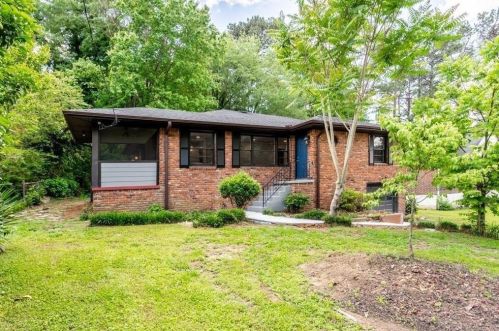 2350 Manor Ave, Atlanta GA  30344-1028 exterior