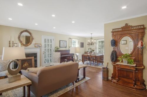 2094 Mckinley Rd, Atlanta, GA 30318-1733