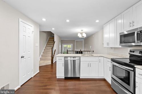 2110 Whisperwood Glen Ln, Herndon VA  20191-4117 exterior