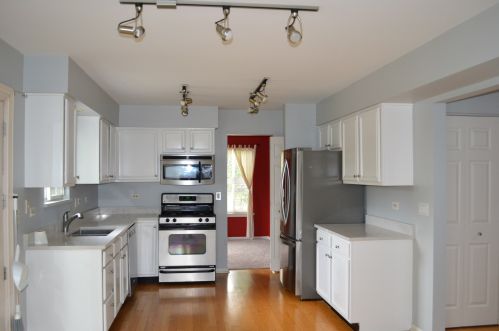 936 Matthew Ct, Naperville IL  60540-1958 exterior