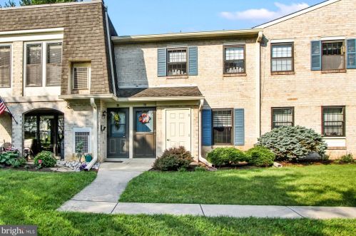 38 Valleybrook Dr, Lancaster PA  17601-4617 exterior