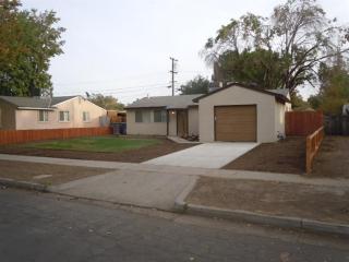 2614 Ashcroft Ave, Fresno, CA 93726-2203
