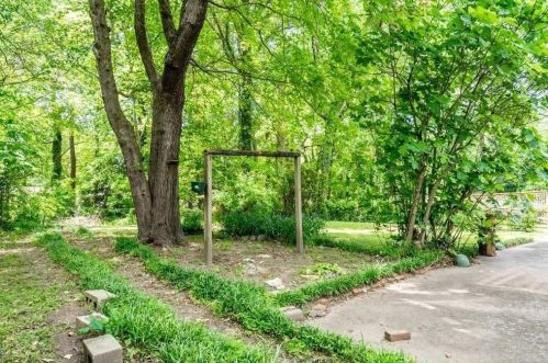 2350 Manor Ave, Atlanta GA  30344-1028 exterior