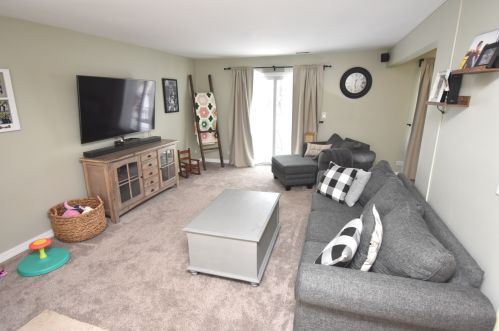 731 Sand Creek Dr, Carol Stream, IL 60188-9137