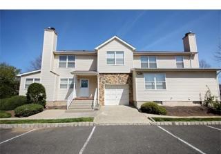 15 Kensington Dr, Piscataway, NJ 08854-2167