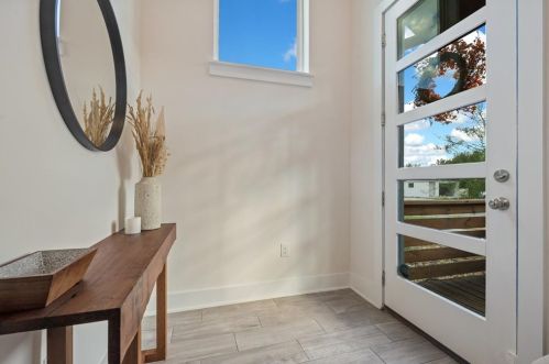 5008 Baker St, Austin TX  78721-1511 exterior
