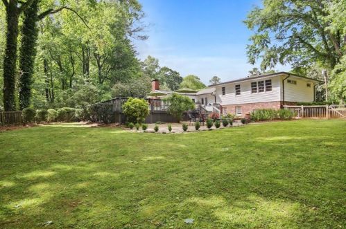 4660 Hitching Post Trl, Atlanta GA  30342 exterior