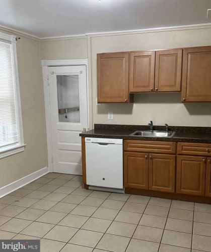 484 Logan Ave, Trenton NJ  08629-1516 exterior