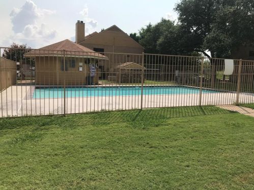 5809 Marvin Loving Dr, Garland TX  75043-4573 exterior