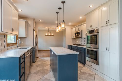948 Creekside Cir, Naperville, IL 60563-2418