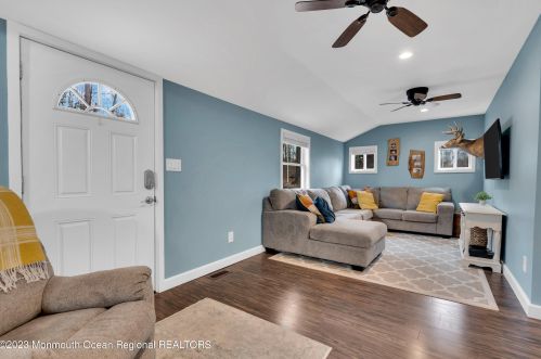 18 Francis Mills Rd, East Freehold NJ  07728-7944 exterior