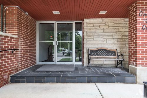101 Peartree Ln, Arlington Hts, IL 60004-6627