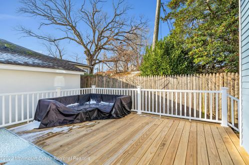 826 Prospect Ave, Tinton Falls NJ  07712-5709 exterior