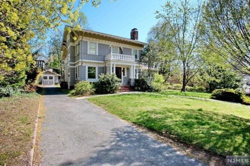 33 Hillside Pl, Ridgewood, NJ 07450-3027