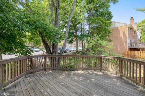 7218 Gentian Ct, Springfield VA  22152-3847 exterior