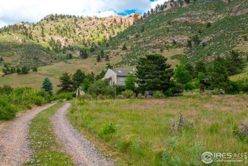 2402 Ponderosa Hl Rd, Lyons CO 80540-8432 exterior