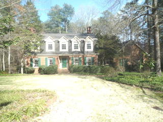 121 Lisa Ln, Carrollton, GA 30117-1705