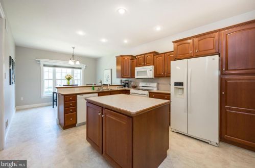 544 Bald Eagle Ct, Lancaster PA  17601-1180 exterior