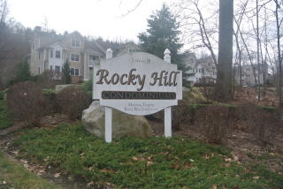 25 Hamburg Tpke, Kinnelon, NJ 07405-1528