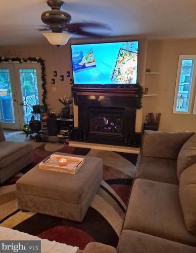 100 Chestnut Ave, Camden NJ  08107-2207 exterior