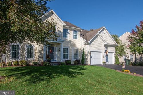 1240 Cranberry Ln, York, PA 17402-7945