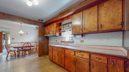 7122 Harding Ave, Chicago, IL 60629-4325