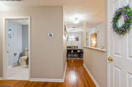 121 Forest Dr, Piscataway NJ  08854-2273 exterior