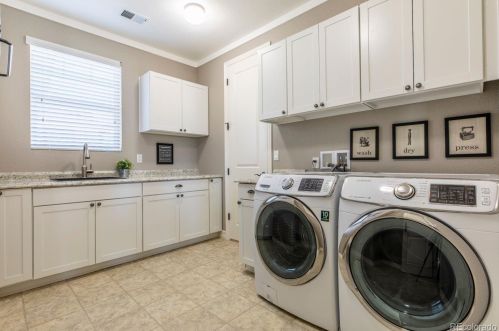 26525 Peakview Dr, Aurora CO 80016-6110 exterior