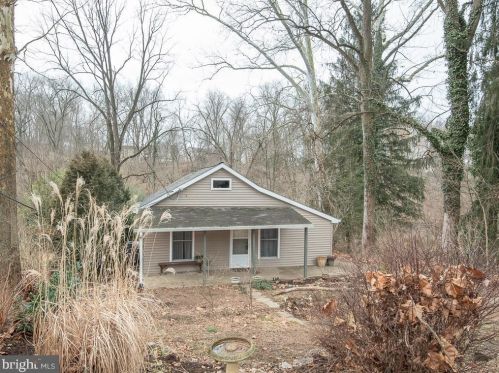 2122 Millcreek Rd, Lancaster PA  17602-4749 exterior