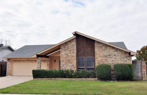 8041 Miles Dr, Fort Worth TX  76148-1530 exterior