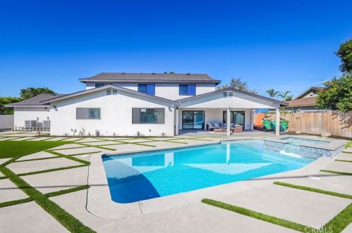 11872 Gladstone Dr, Santa Ana CA  92705-2938 exterior