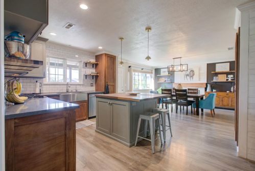 999 Sapphire Way, Manteca, CA 95336-3528