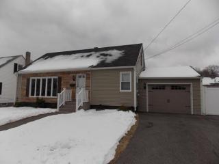 225 Villa St, Manchester, NH 03103-3865