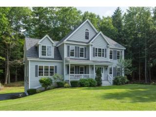 61 Mohawk Ln, Kensington, NH 03833-6427