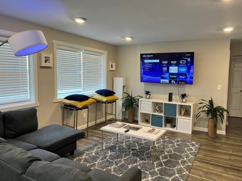 400 Lake Ave, Atlanta GA  30318-8126 exterior